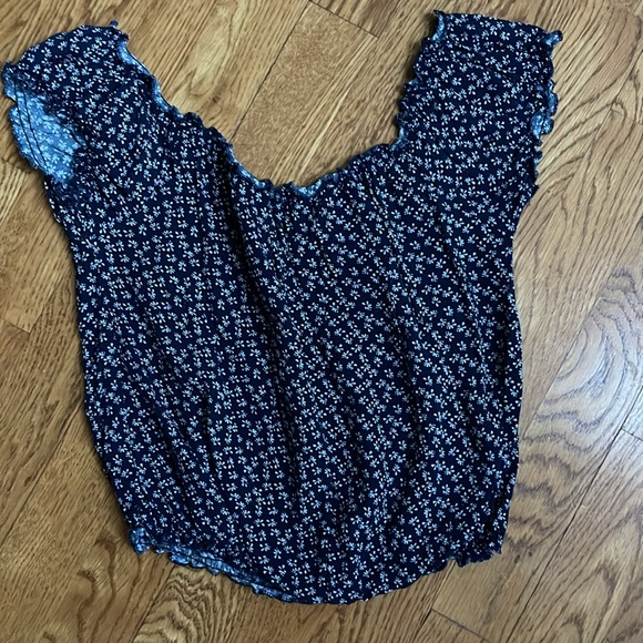 Brandy Melville floral top - Picture 3 of 3